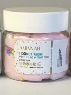 NEW AMINNAH LIP SCRUB